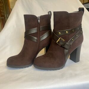 NEW IN BOX- Apt.9 Manager Boots